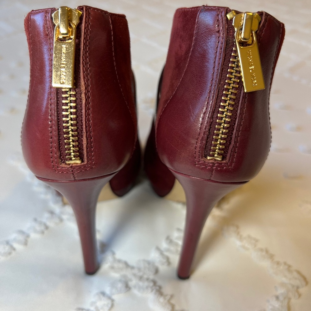 Michael Kors Guiliana Peep Toe Suede Ankle Booties in Burgundy SIZE 7.5 - Picture 9 of 10
